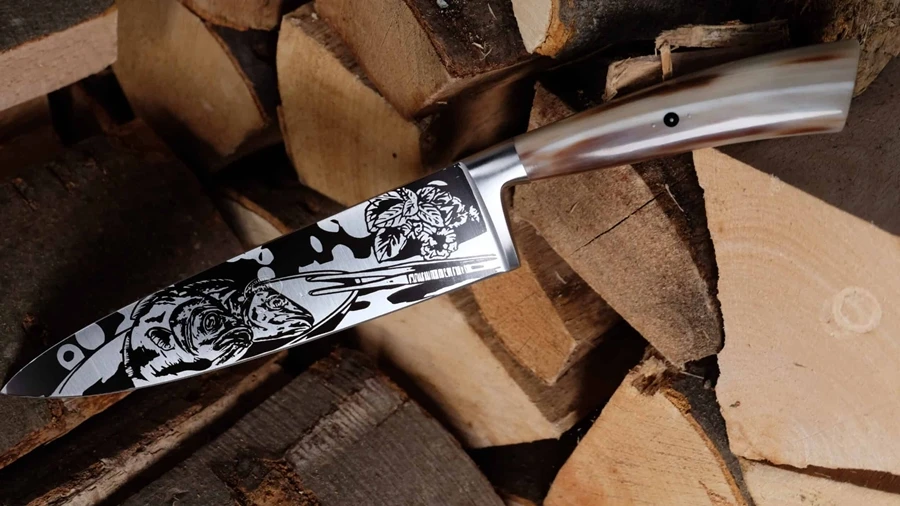 cuchillo personalizado con un diseño by typemyknife