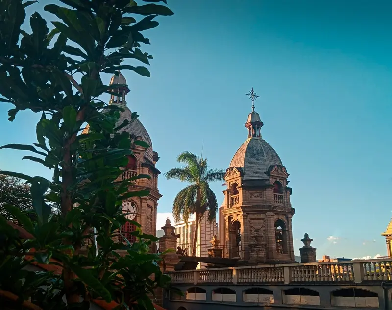 Iglesia en la ciudad turistica Medellín